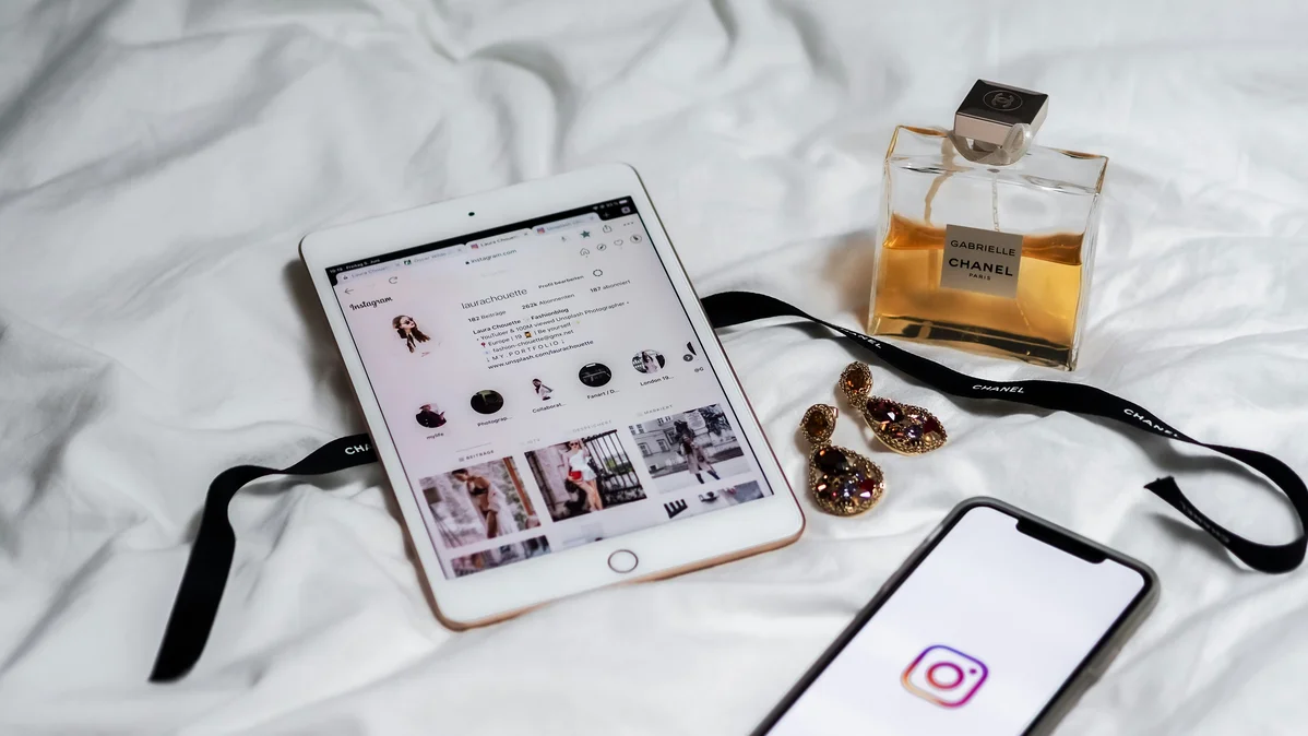 Niche influencer promoting a product to their dedicated audience Niche influencer promoting a product to their dedicated audience