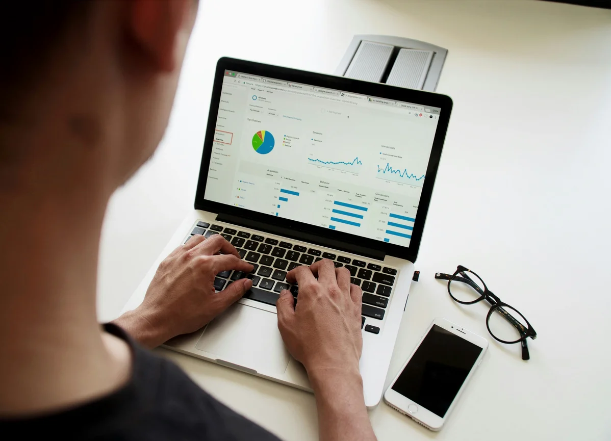 Why a Hybrid Model for Your In-House PPC Team Can Save Costs