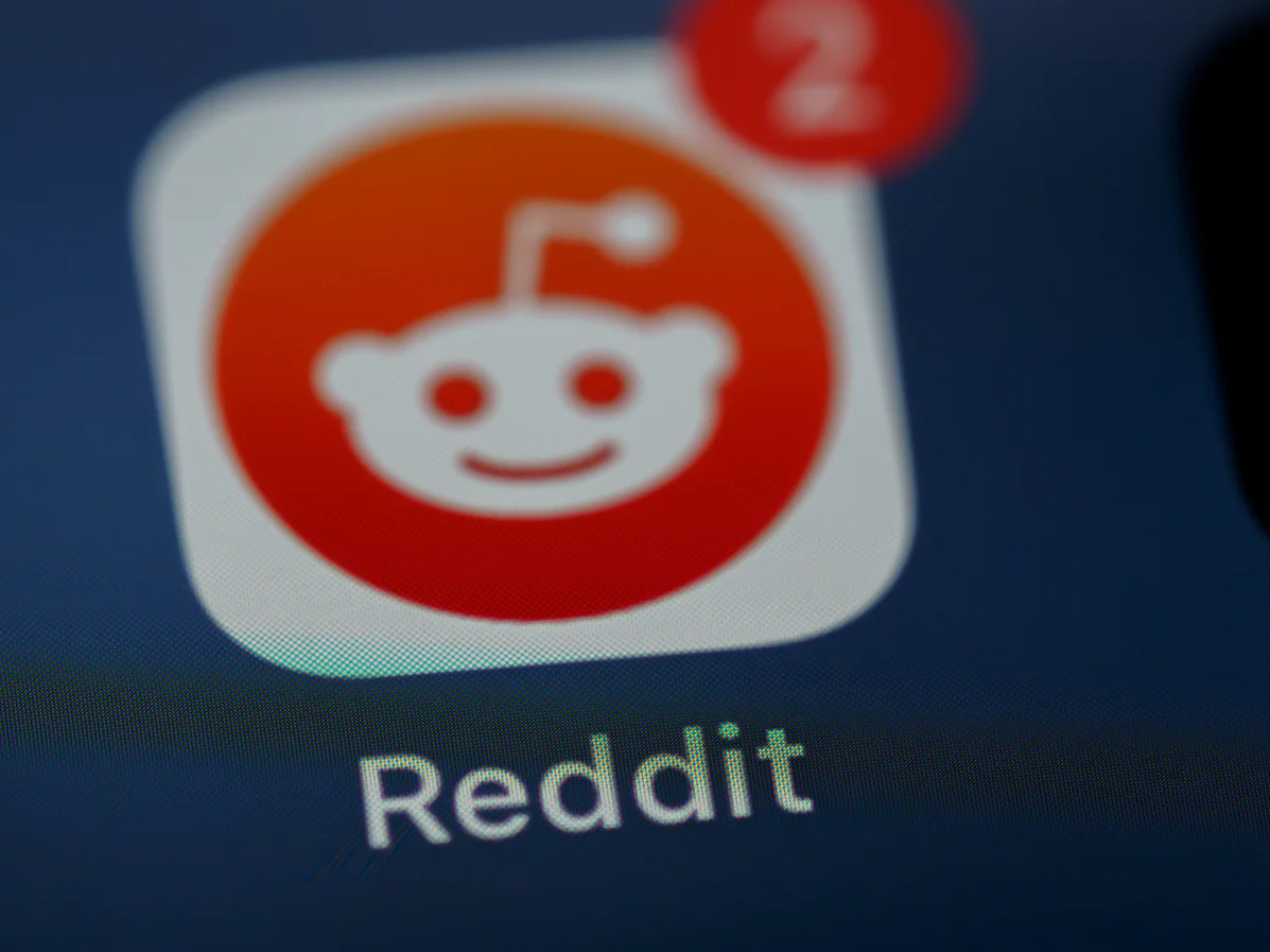 Illustration of monitoring Reddit's impact on Google search results with charts